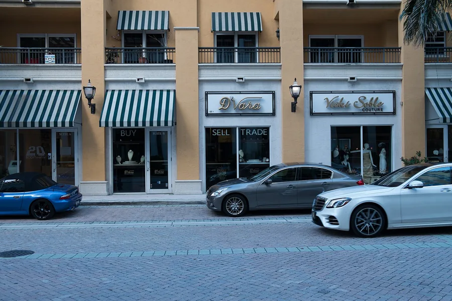 Shopfronts on a street in Boca Raton
